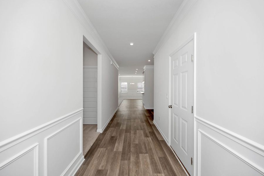 *This is a marketing photo. Colors/options may be different.*