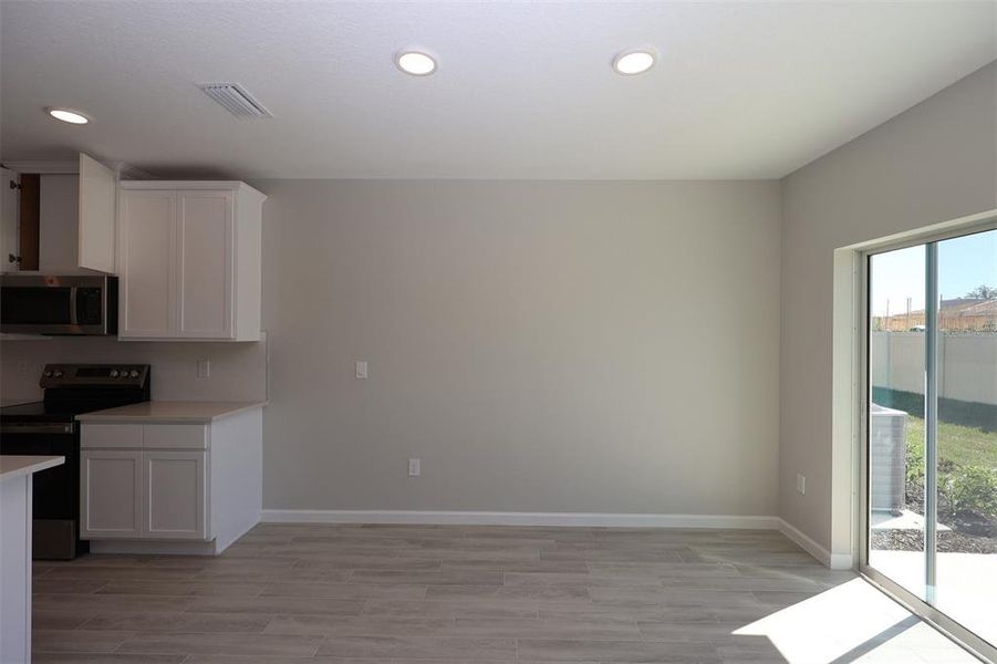 Spacious, unfurnished interior of a new home in Tyson Ranch, Orlando (Image 16).