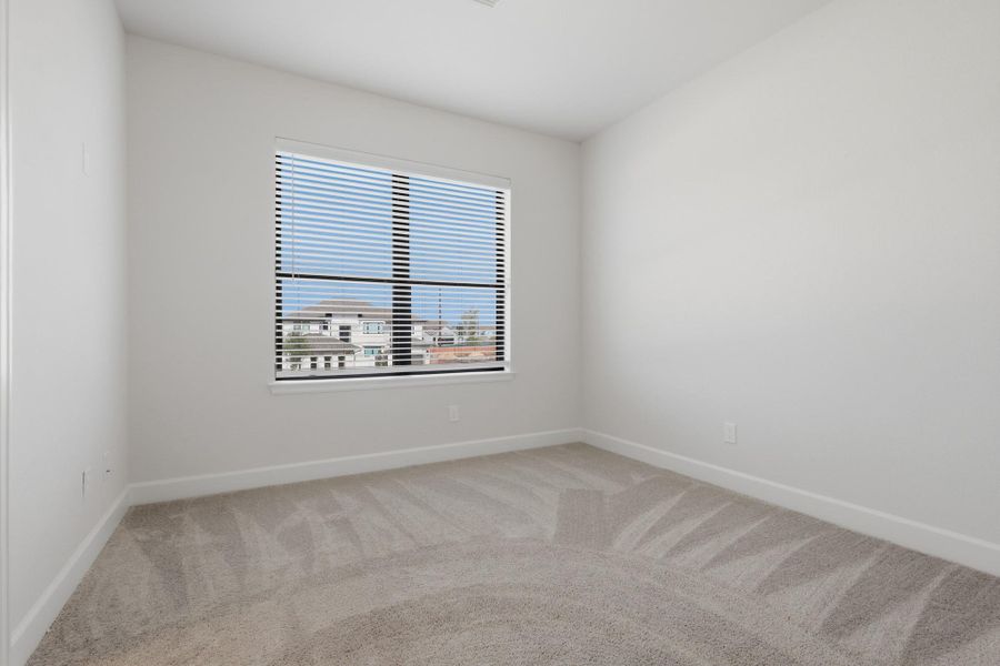 Spacious, unfurnished interior of a new home in Sienna, Missouri City (Image 36).