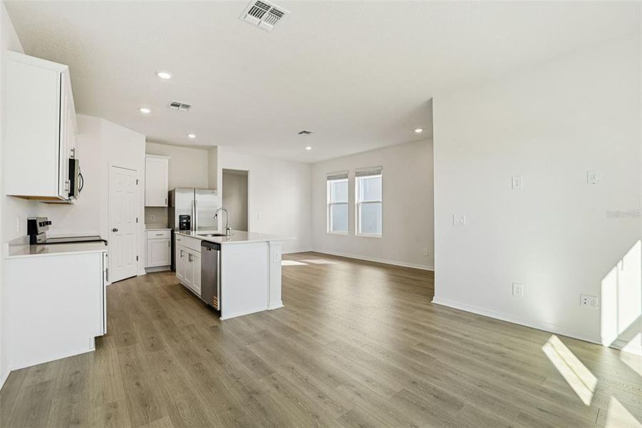 Spacious, unfurnished interior of a new home in The Meadow at Crossprairie Bungalows, St. Cloud (Image 30).