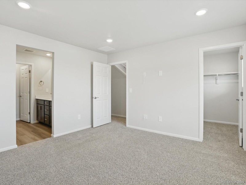 Spacious, unfurnished interior of a new home in Three Hills, Morrison (Image 18).