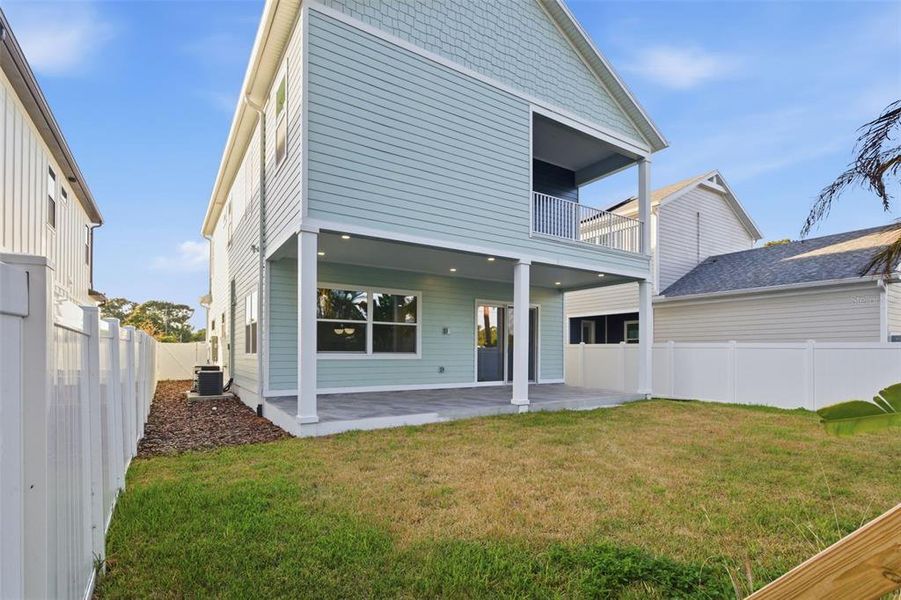 Exterior details and patio area of a home in , St. Petersburg (Image 29).