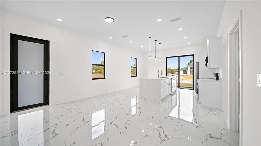 Spacious, unfurnished interior of a new home in , Lehigh Acres (Image 24).