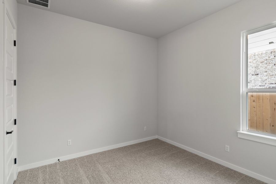 Spacious, unfurnished interior of a new home in Lariat, Liberty Hill (Image 34).