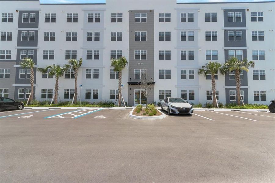 Condo located in Orlando, FL showcasing its design and architecture (Image 15).