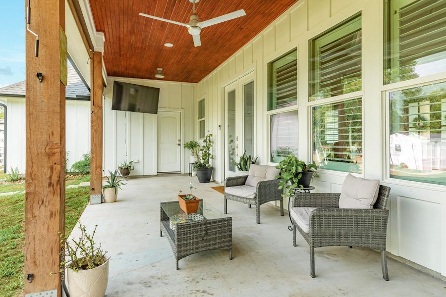 Exterior details and patio area of a home in , Angleton (Image 24).