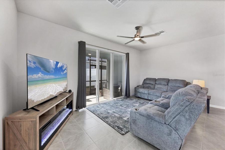 Furnished interior view inside a new home in Braden Pointe, Bradenton (Image 38). Furnished interior view inside a new home in Braden Pointe, Bradenton (Image 38).