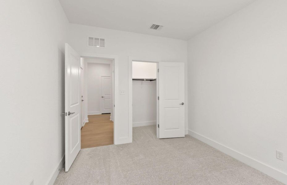 Spacious, unfurnished interior of a new home in Saddleback at Santa Rita Ranch, Liberty Hill (Image 13).
