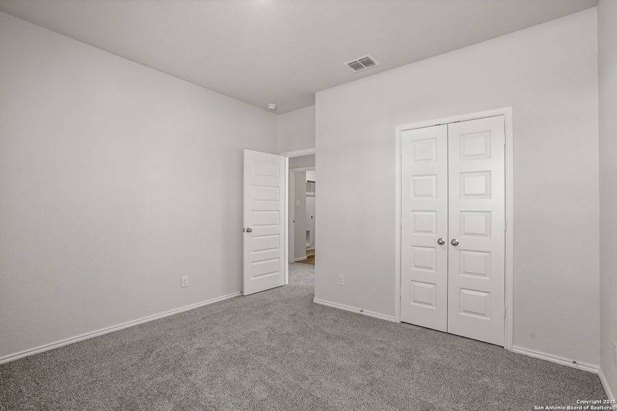 Spacious, unfurnished interior of a new home in Blue Ridge Ranch, San Antonio (Image 10). Spacious, unfurnished interior of a new home in Blue Ridge Ranch, San Antonio (Image 10).