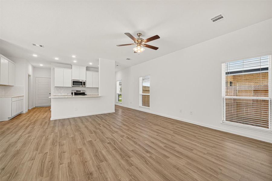 Spacious, unfurnished interior of a new home in Mill Creek Trails, Magnolia (Image 23).