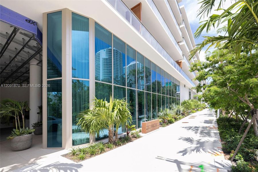 Condo located in Miami, FL showcasing its design and architecture (Image 26).
