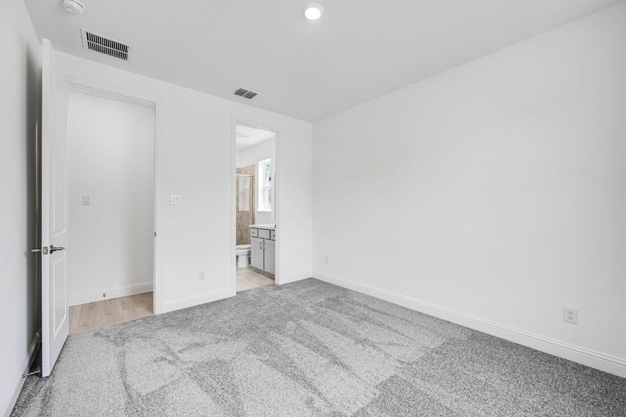 Spacious, unfurnished interior of a new home in The Ridge at Northlake 60s, Northlake (Image 29).