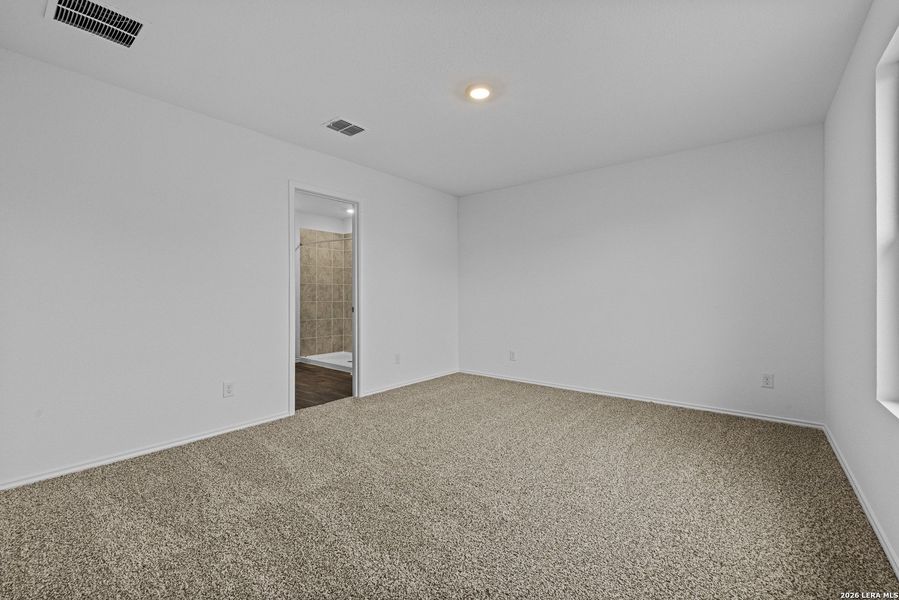 Spacious, unfurnished interior of a new home in Avenida, Converse (Image 9).