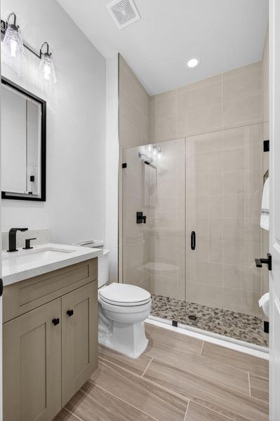 Guest Bath 60-web-or-mls-5D1A6299