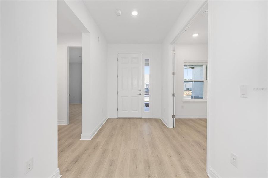 Spacious, unfurnished interior of a new home in , Ocala (Image 27).