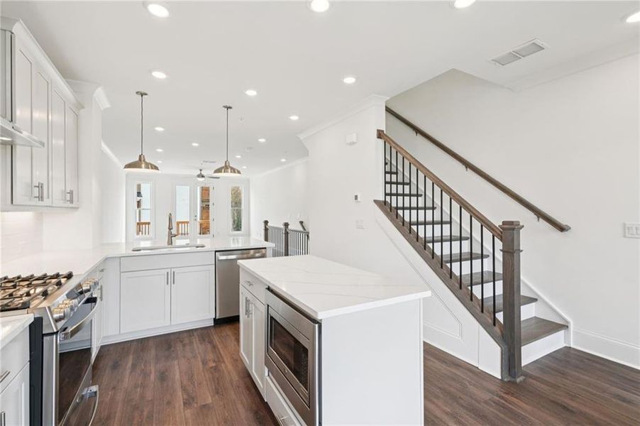 Furnished interior view inside a new home in IveyBrooke, Alpharetta (Image 4).