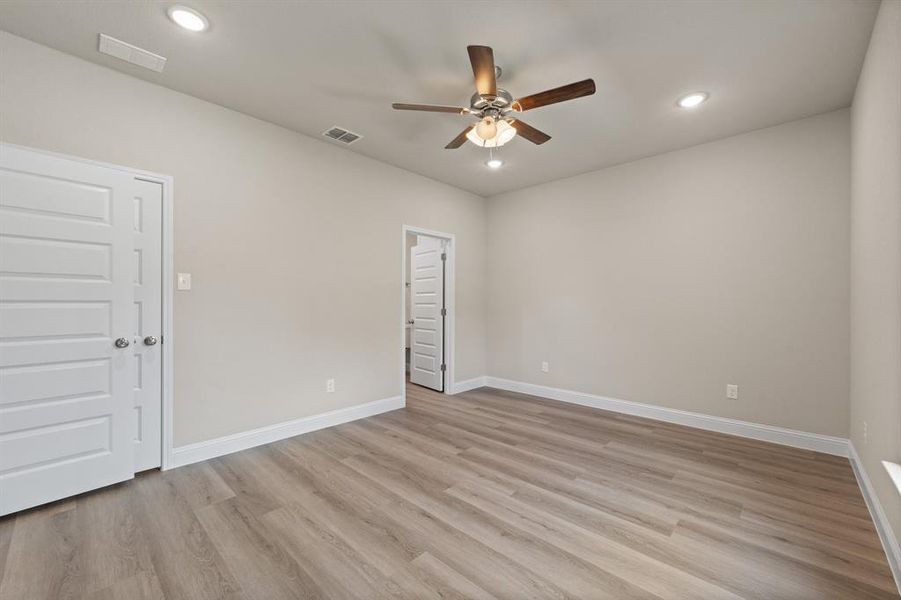 Spacious, unfurnished interior of a new home in , Cleburne (Image 30). Spacious, unfurnished interior of a new home in , Cleburne (Image 30).