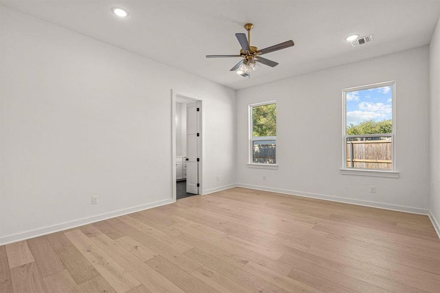 Spacious, unfurnished interior of a new home in , Aledo (Image 23).