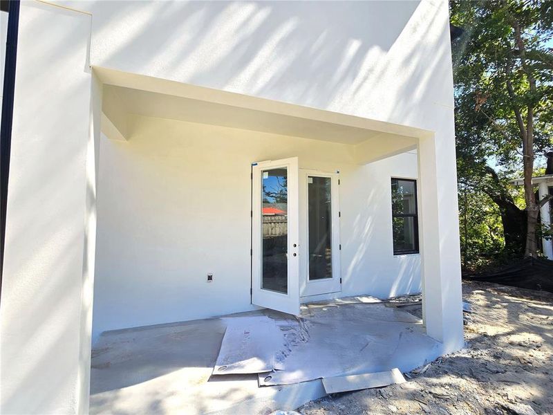 Exterior details and patio area of a home in , St. Petersburg (Image 20).