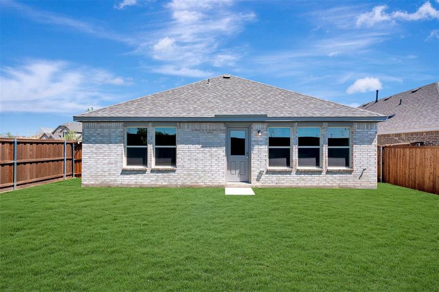 Exterior details and patio area of a home in Tarrytown, Crowley (Image 3).