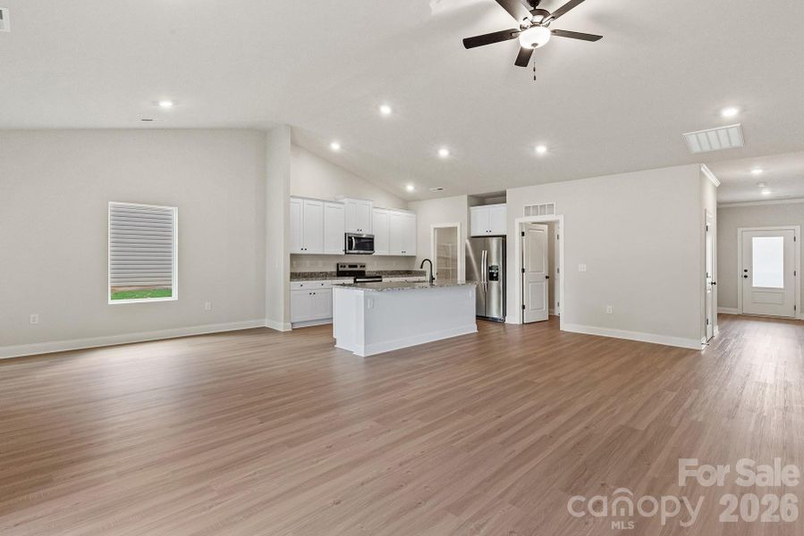 Spacious, unfurnished interior of a new home in Ascot Woods, Charlotte (Image 6).