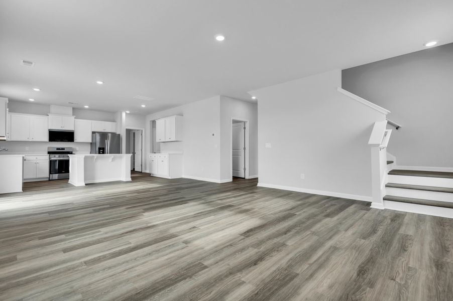 Spacious, unfurnished interior of a new home in Carolina Groves, Moncks Corner (Image 15).