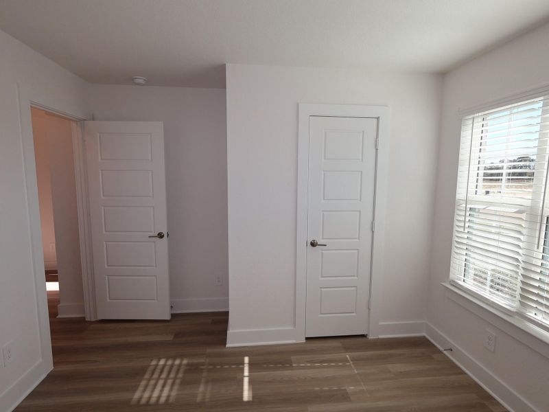 Spacious, unfurnished interior of a new home in Lone Star Landing, Montgomery (Image 22).