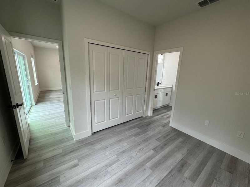 Spacious, unfurnished interior of a new home in , Ocala (Image 11).