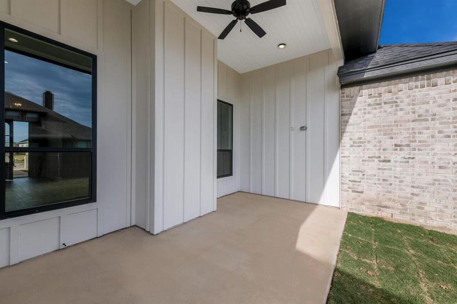 Exterior details and patio area of a home in , Waco (Image 4).