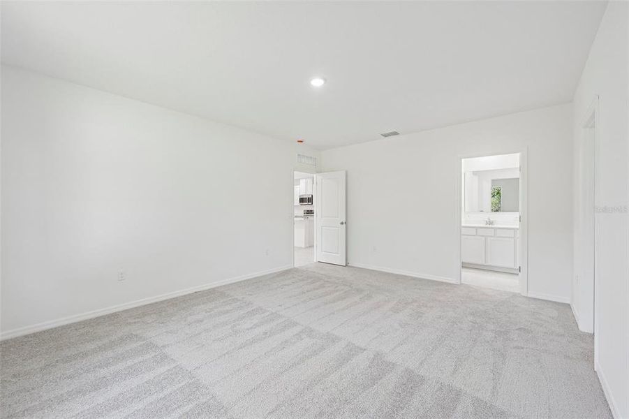 Spacious, unfurnished interior of a new home in Gulf Cove, Port Charlotte (Image 14). Spacious, unfurnished interior of a new home in Gulf Cove, Port Charlotte (Image 14).