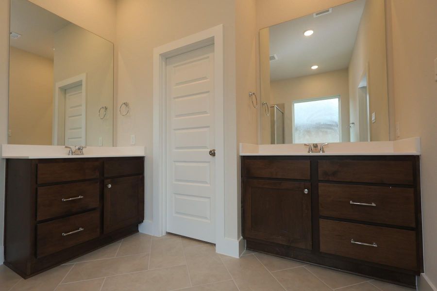 Furnished interior view inside a new home in Clopton Farms, Montgomery (Image 6).