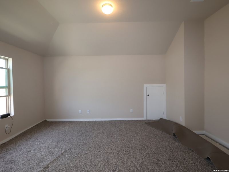 Spacious, unfurnished interior of a new home in Winding Brook, San Antonio (Image 20). Spacious, unfurnished interior of a new home in Winding Brook, San Antonio (Image 20).