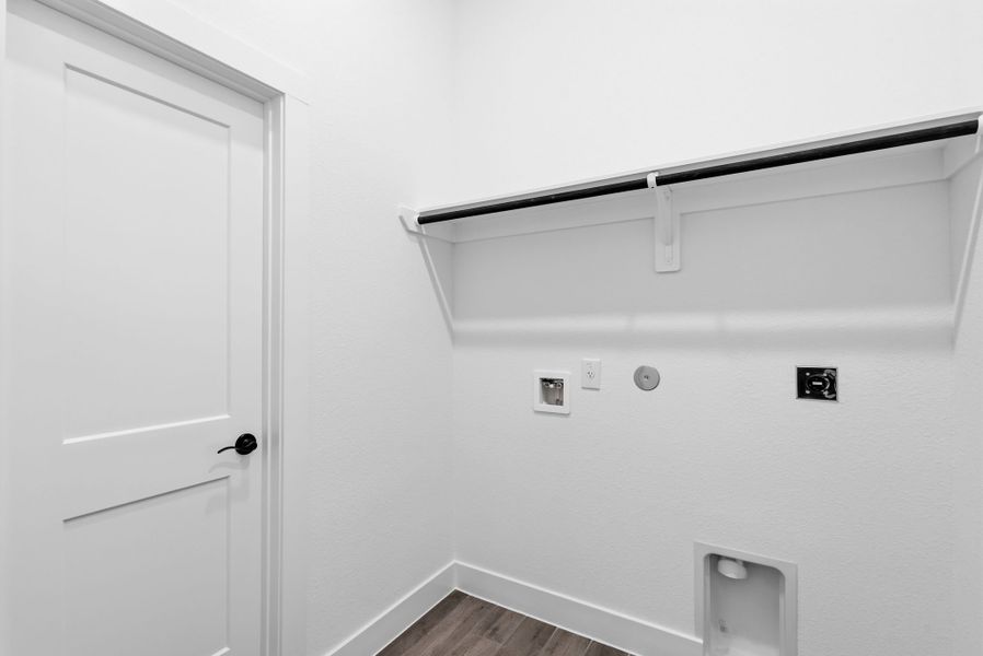 Spacious, unfurnished interior of a new home in Mulberry Farms, Santa Fe (Image 26).