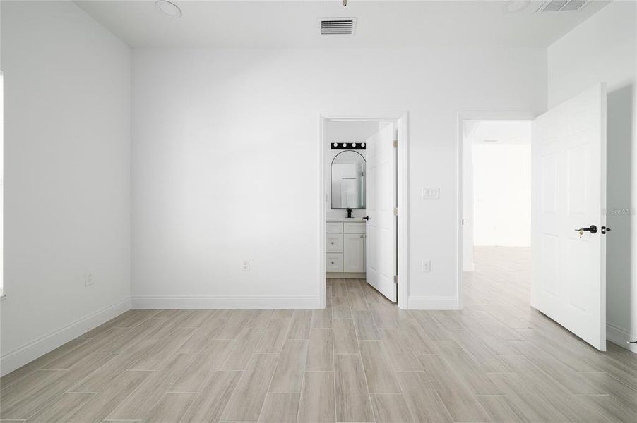 Spacious, unfurnished interior of a new home in , Orlando (Image 27). Spacious, unfurnished interior of a new home in , Orlando (Image 27).