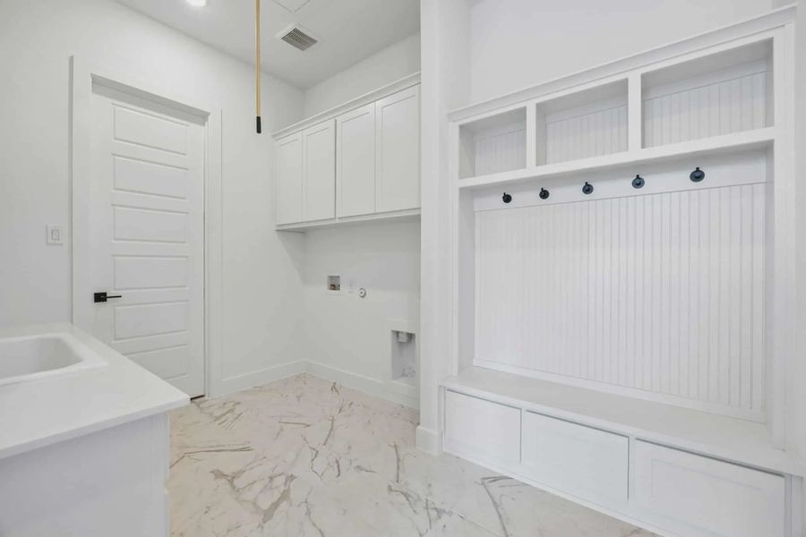 Representative unfurnished interior of a home built from the Sicily by Chesmar Homes in Lakeway Estates, Waxahachie (Image 17).