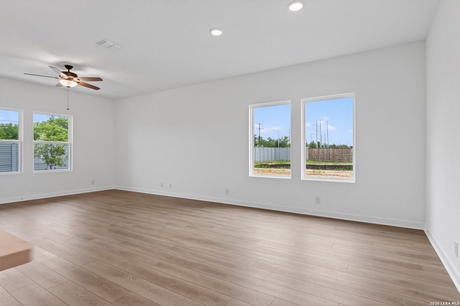 Spacious, unfurnished interior of a new home in Saddlebrook Ranch, Schertz (Image 13).