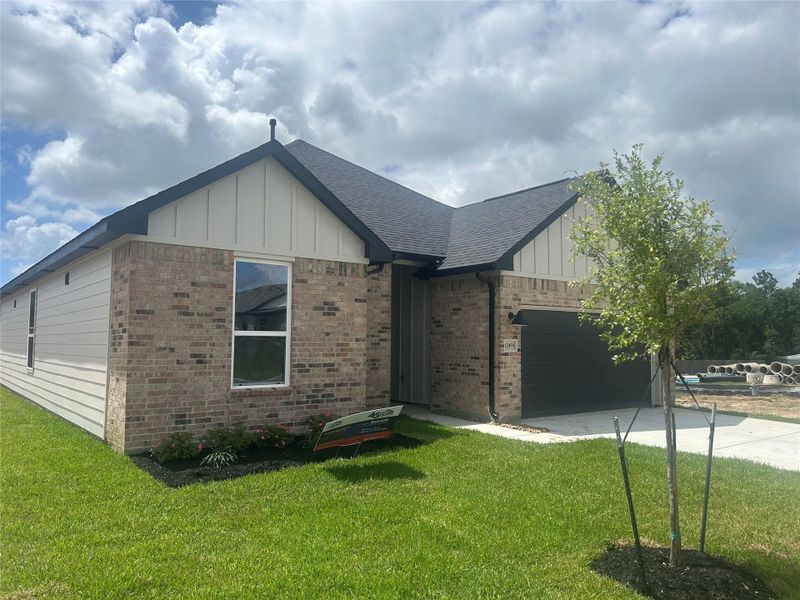 Front exterior of a new home in Lexington Heights, Willis, TX, highlighting curb appeal (Image 11).