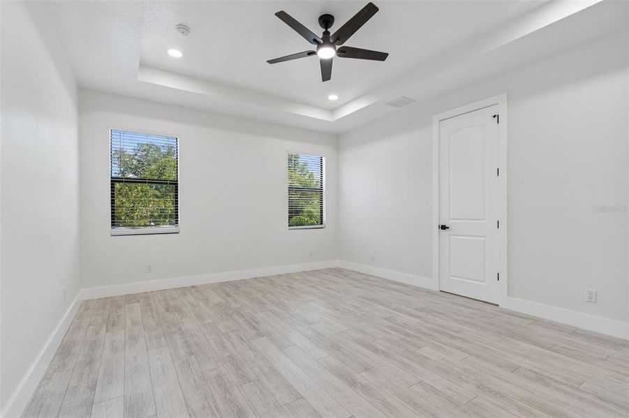 Spacious, unfurnished interior of a new home in , Tampa (Image 64).