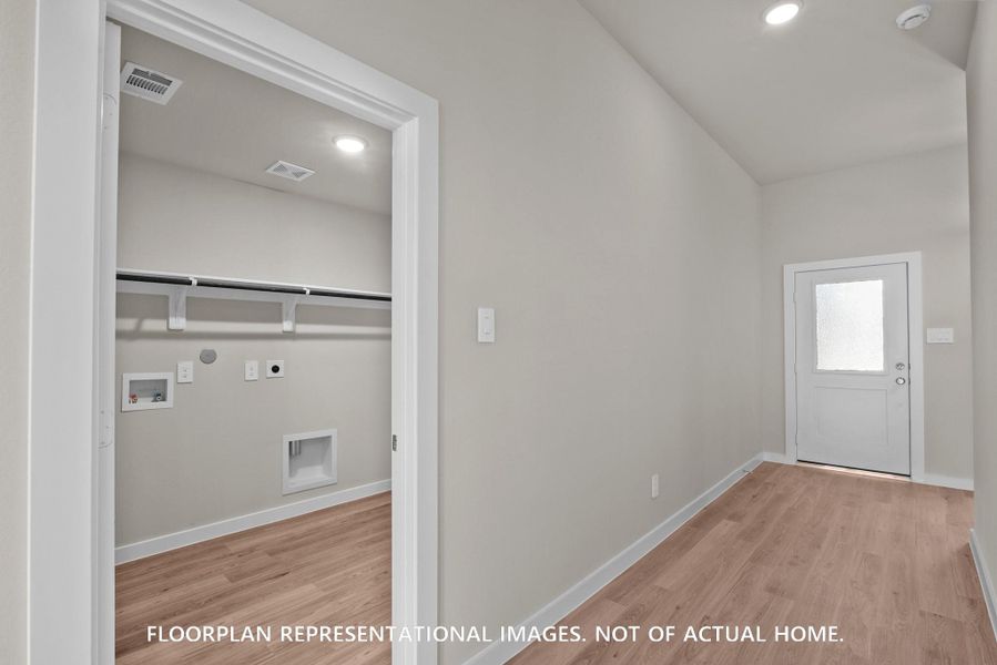 Spacious, unfurnished interior of a new home in Sorella, Tomball (Image 14).