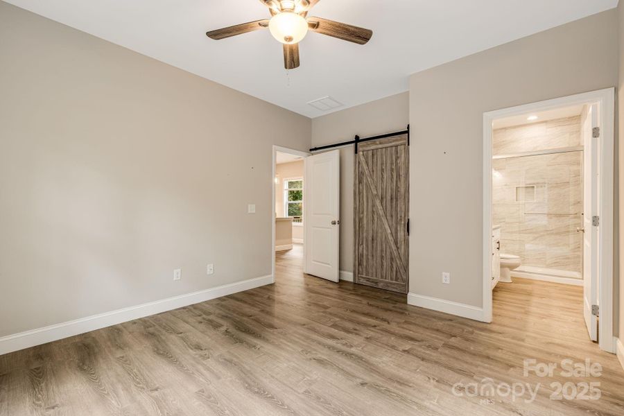 Spacious, unfurnished interior of a new home in , Asheville (Image 35).