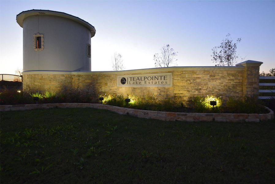 Image 8 of a home in Tealpointe Lake Estates.