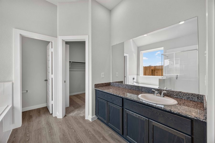 11931 Avian Avenue - Juniper - Primary Bathroom