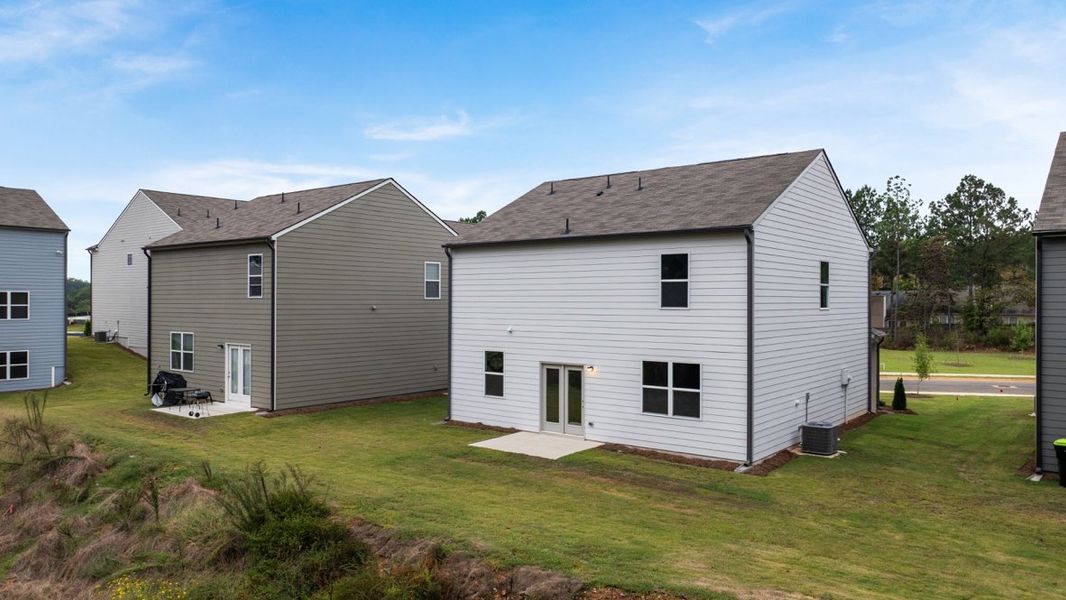 Representative exterior details of a home built from the BELHAVEN by D.R. Horton in Pointe Park, Union City (Image 4).
