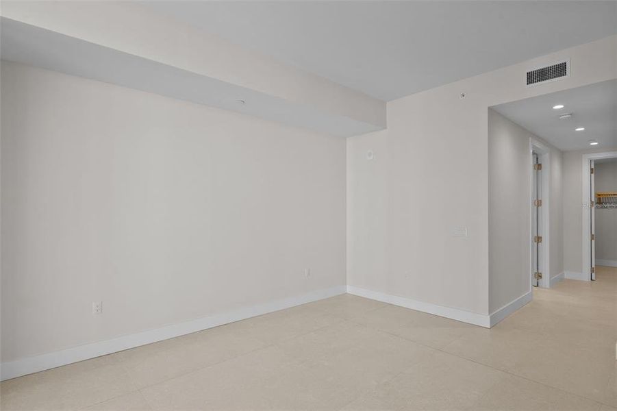 Spacious, unfurnished interior of a new home in , St. Petersburg (Image 9). Spacious, unfurnished interior of a new home in , St. Petersburg (Image 9).