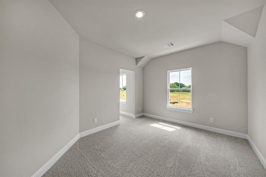 Spacious, unfurnished interior of a new home in Eagle Estates, Cross Timber (Image 18).