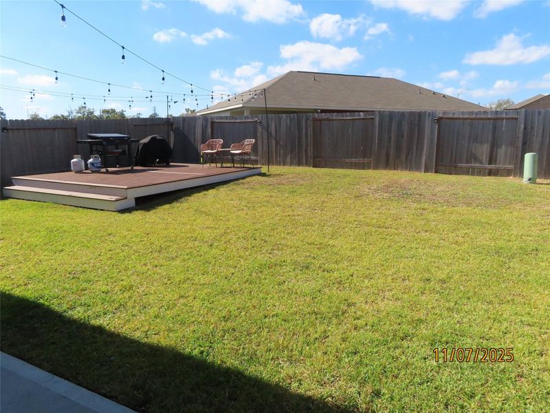 Exterior details and patio area of a home in Imperial Forest, Houston (Image 16).
