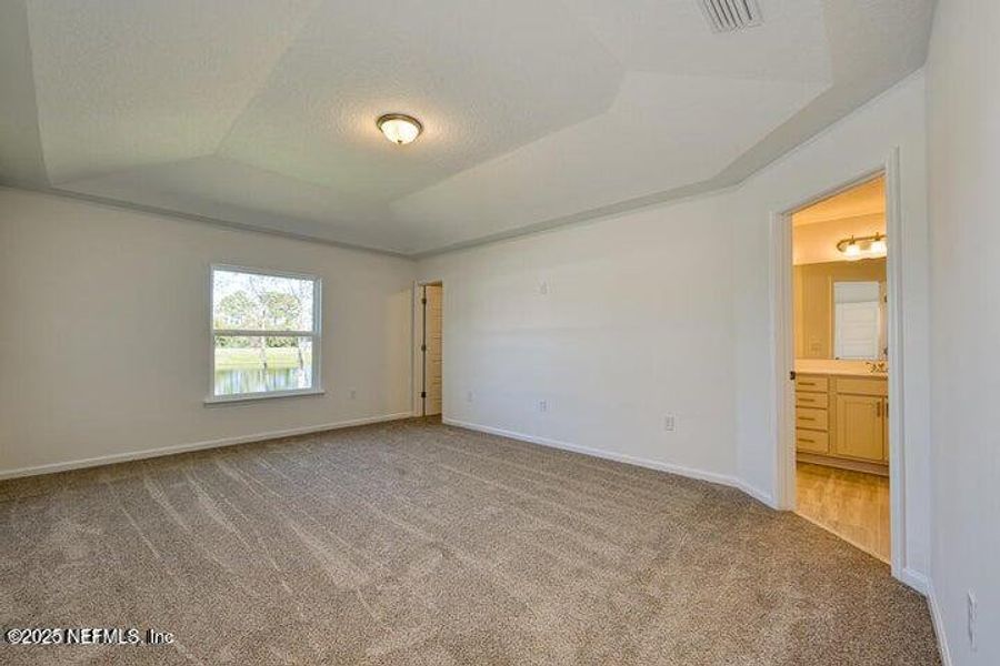 Spacious, unfurnished interior of a new home in , Jacksonville (Image 7).