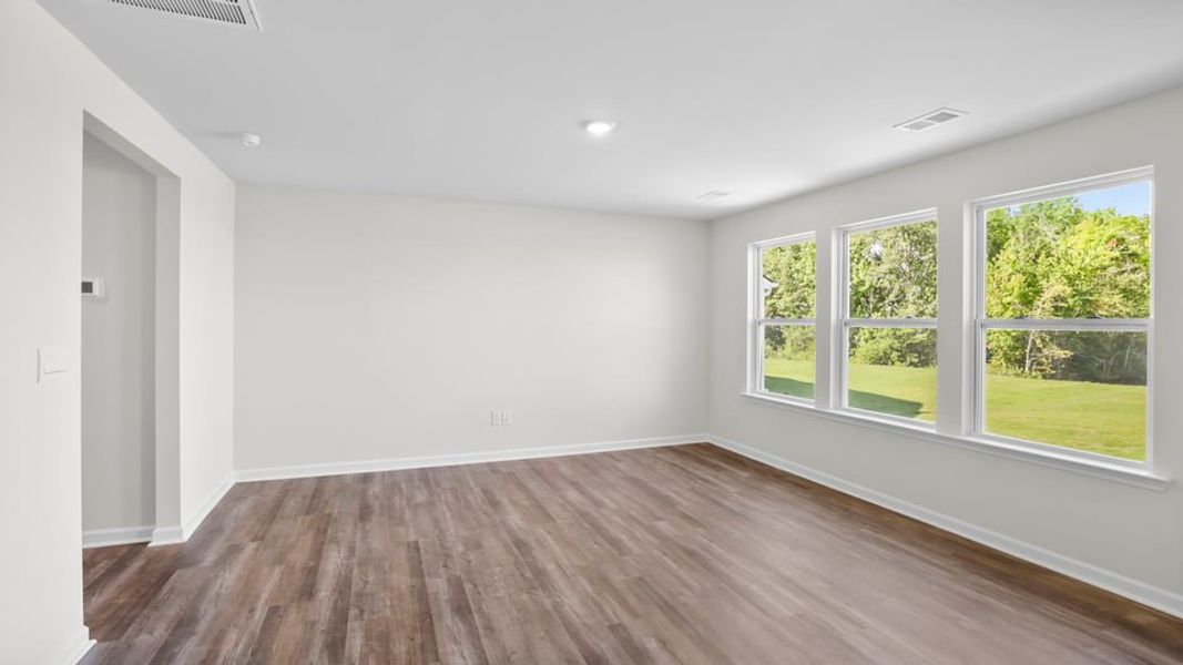Spacious, unfurnished interior of a new home in Durbin Meadows, Fountain Inn (Image 18).