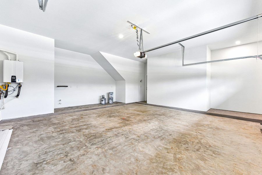 Spacious, unfurnished interior of a new home in Persimmon, Buda (Image 32). Spacious, unfurnished interior of a new home in Persimmon, Buda (Image 32).