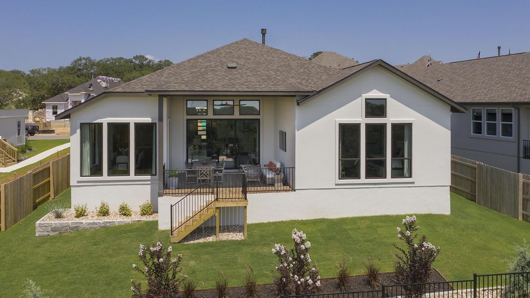 Exterior details and patio area of a home in La Cima, San Marcos (Image 3).